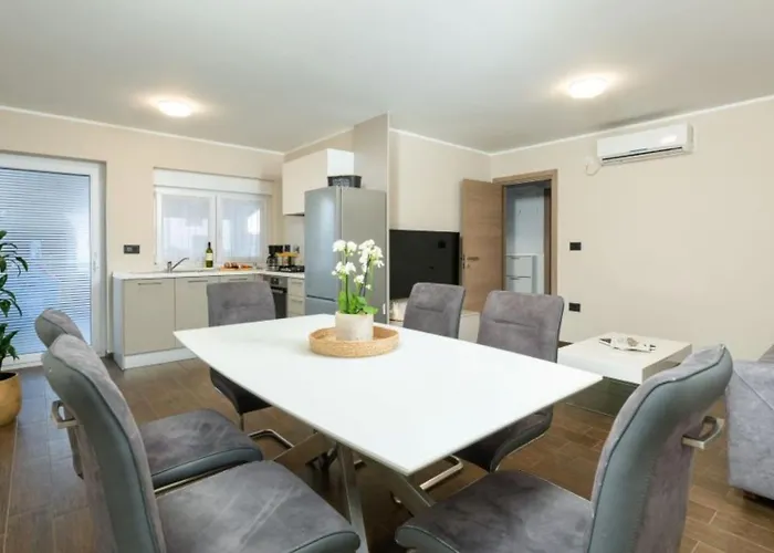 דירה Lucija - By Guide