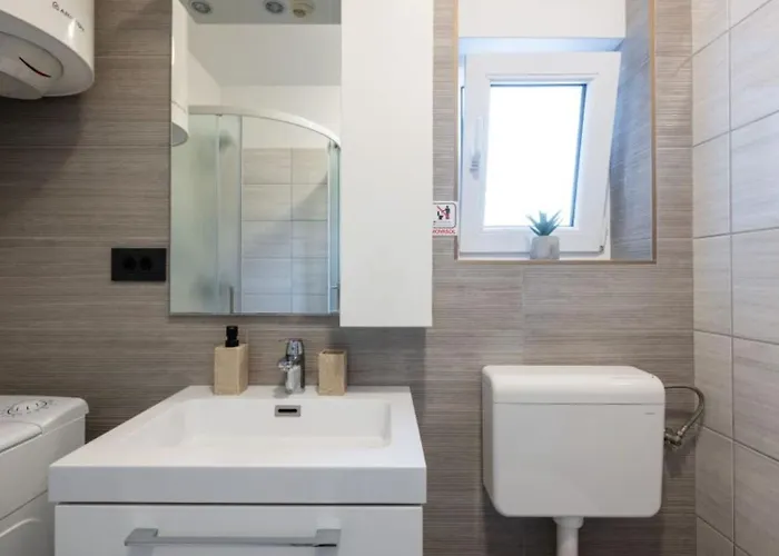 דירה Lucija - By Guide *