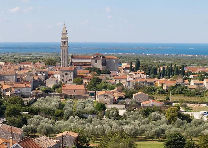 Lucija - By Guide וודניאן